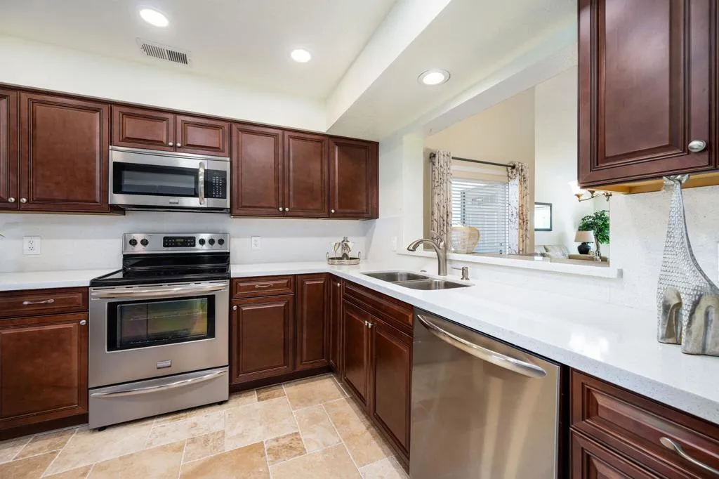 23-web-or-mls-LS_130Falls_Miller_0626_02