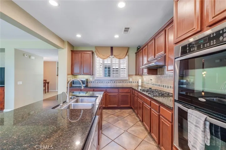 32933 Caminito Lorca, Temecula, CA 92592-3390 Open Kitchen