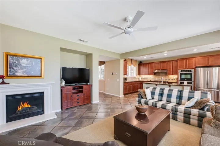 32933 Caminito Lorca, Temecula, CA 92592-3390 Living Room