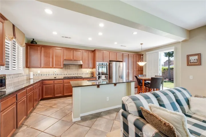 32933 Caminito Lorca, Temecula, CA 92592-3390 Open Kitchen and Living Room