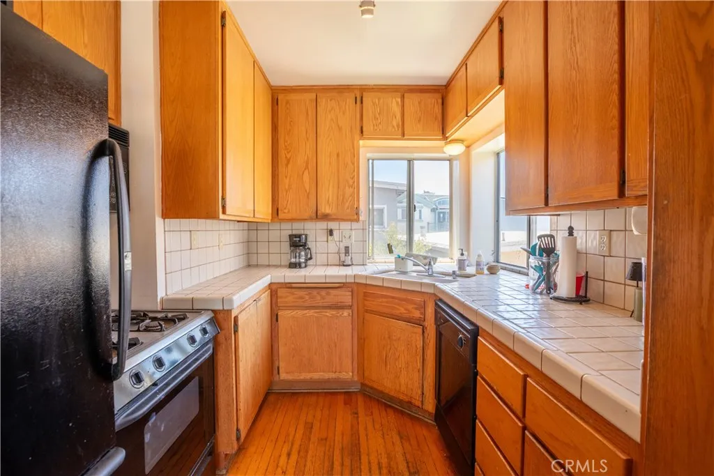 Upstairs Unit: Kitchen
