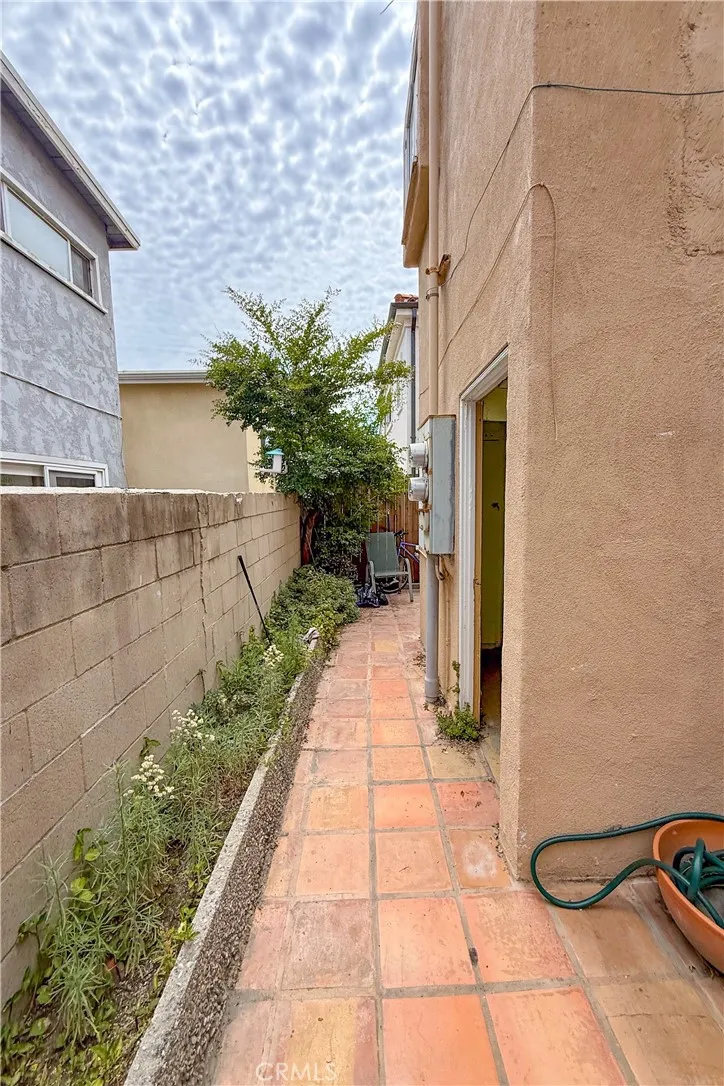 Lower Unit: Back Patio