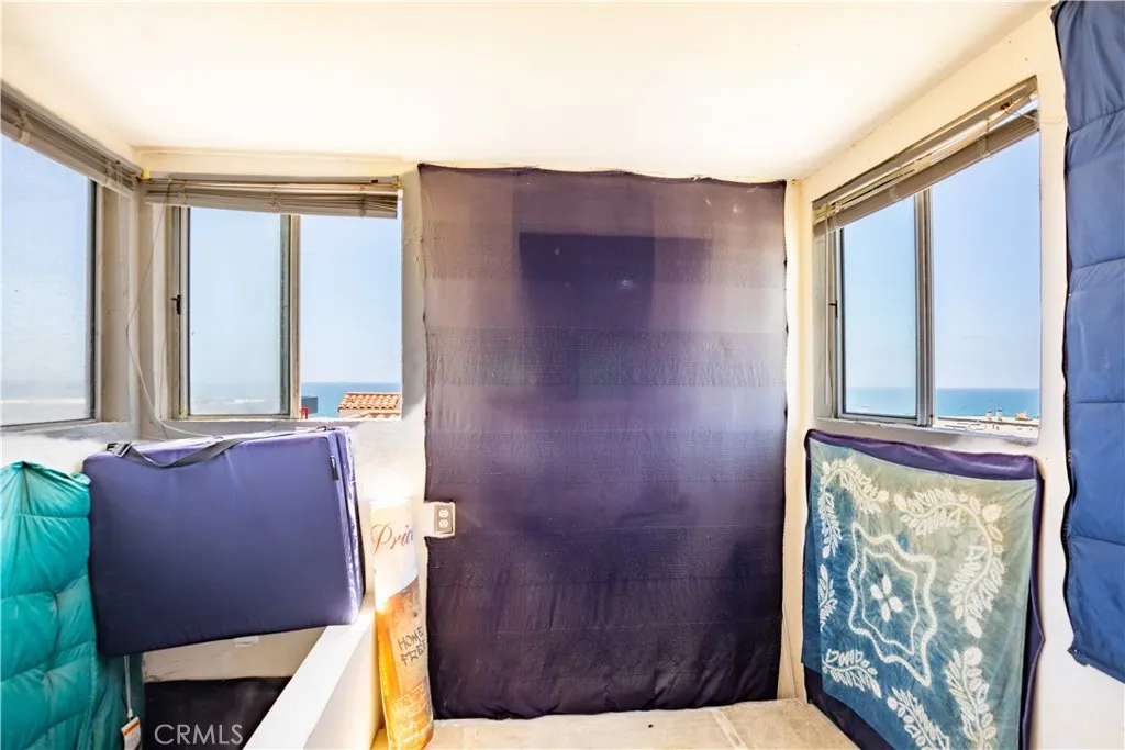 Upstairs Unit: Crow's Nest