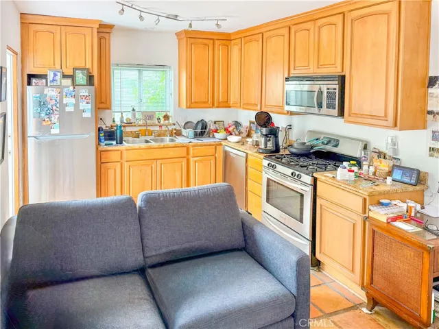 Lower Unit: Kitchen