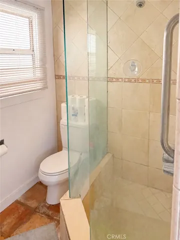 Lower Unit: Bathroom