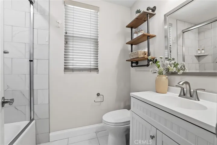 Full Secondary Bathroom