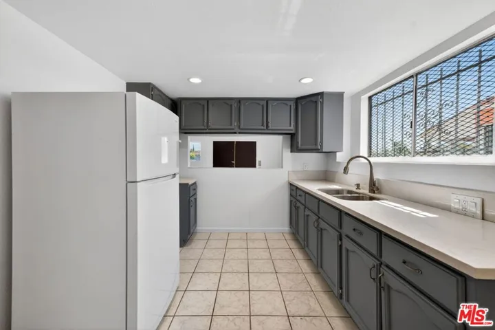 913 E 92nd Street, Los Angeles, California 90002