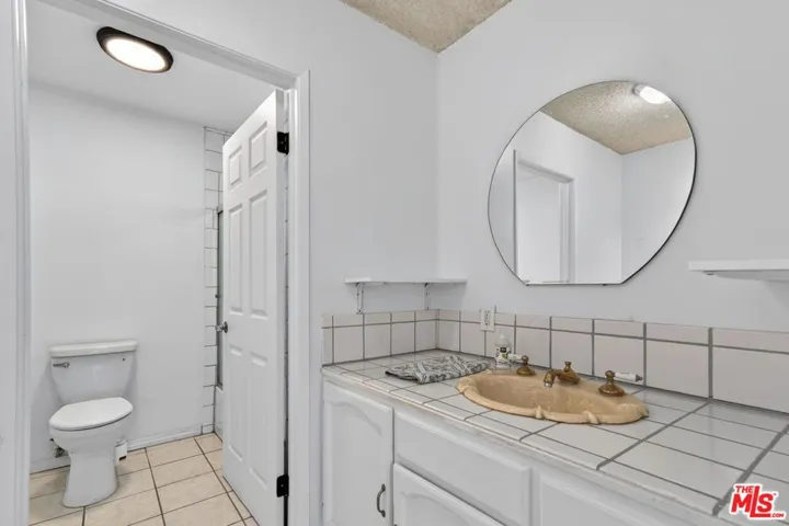 913 E 92nd Street, Los Angeles, California 90002