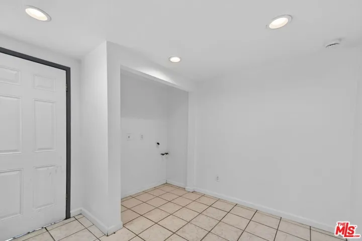 913 E 92nd Street, Los Angeles, California 90002