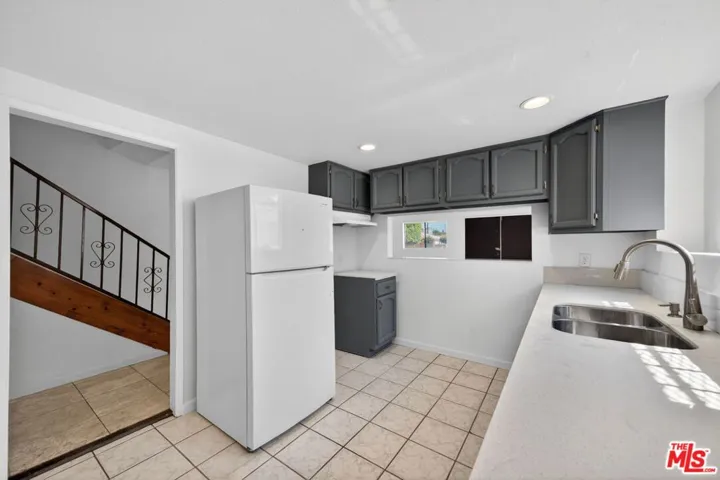 913 E 92nd Street, Los Angeles, California 90002