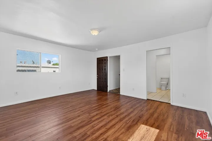 913 E 92nd Street, Los Angeles, California 90002