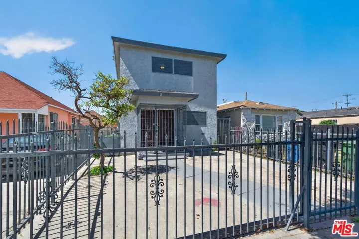 913 E 92nd Street, Los Angeles, California 90002