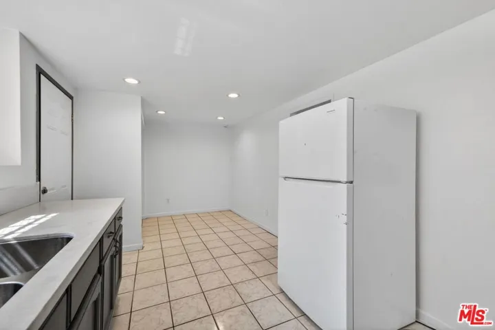 913 E 92nd Street, Los Angeles, California 90002