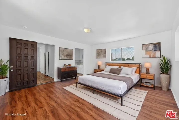 913 E 92nd Street, Los Angeles, California 90002