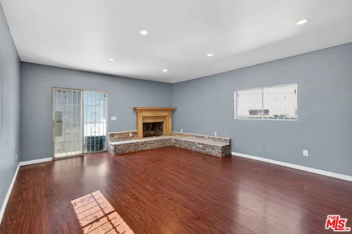 913 E 92nd Street, Los Angeles, California 90002