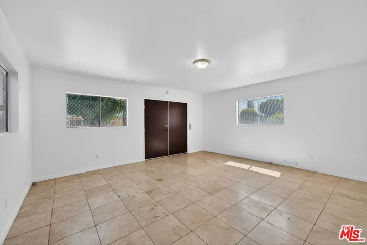 913 E 92nd Street, Los Angeles, California 90002