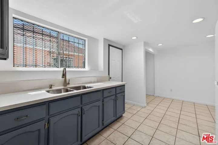 913 E 92nd Street, Los Angeles, California 90002