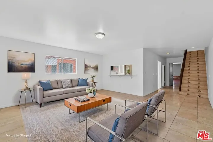 913 E 92nd Street, Los Angeles, California 90002
