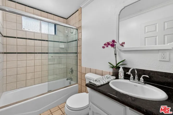 913 E 92nd Street, Los Angeles, California 90002