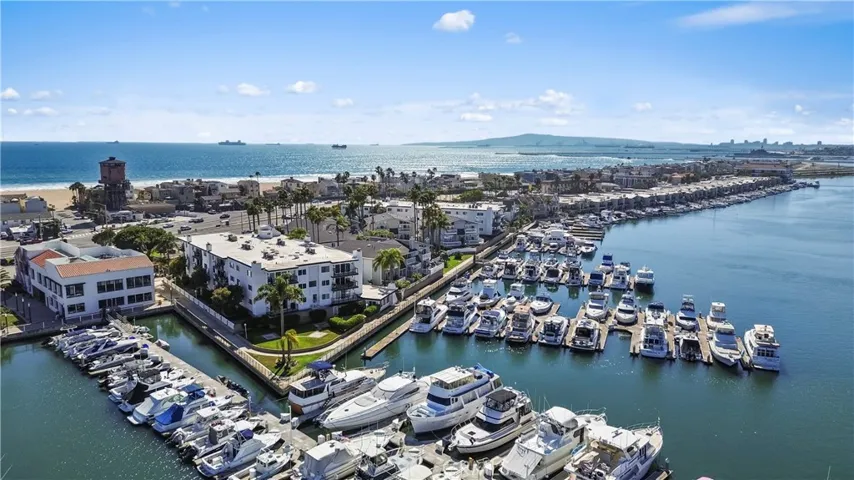 2872 Coast Circle 104, Huntington Beach, California 92649
