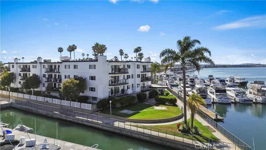 2872 Coast Circle 104, Huntington Beach, California 92649