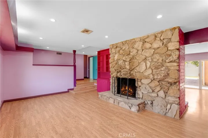 23728 Bessemer, Woodland Hills, California 91367