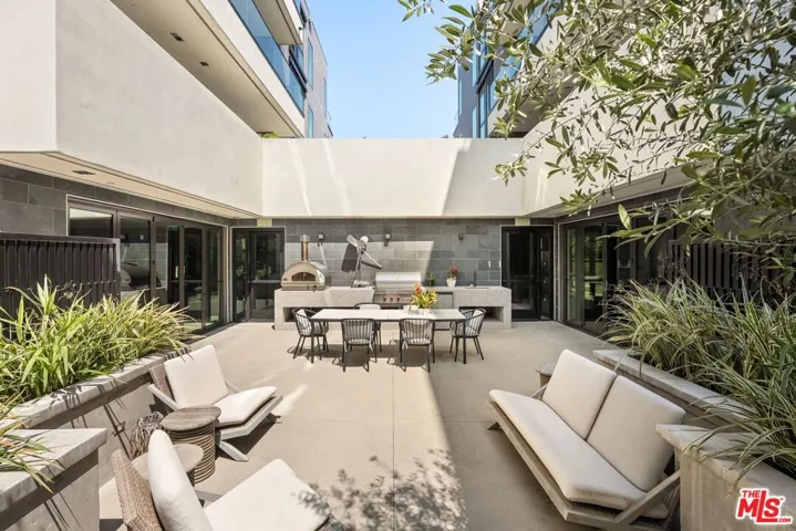 411 S Hamel Road 306, Los Angeles, California 90048