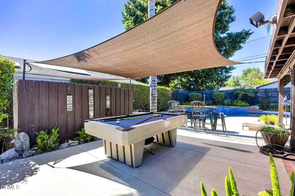 outdoor entertaining area