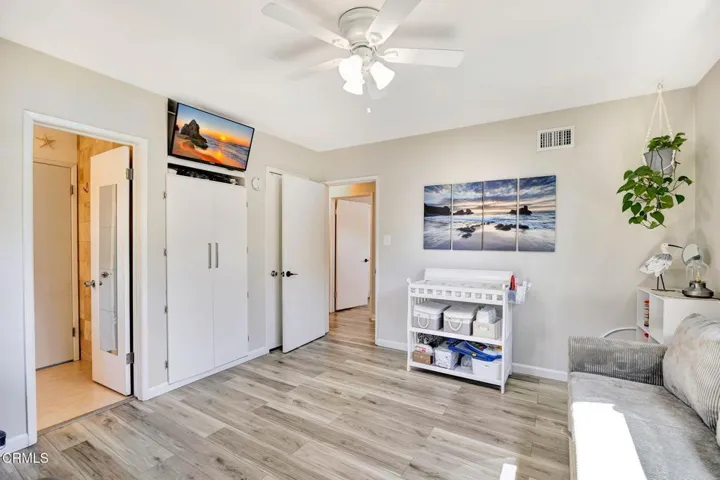2nd guest bedroom & bathroom entry