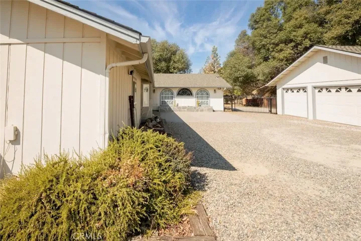 50616 Woodside Lane, Oakhurst, California 93644