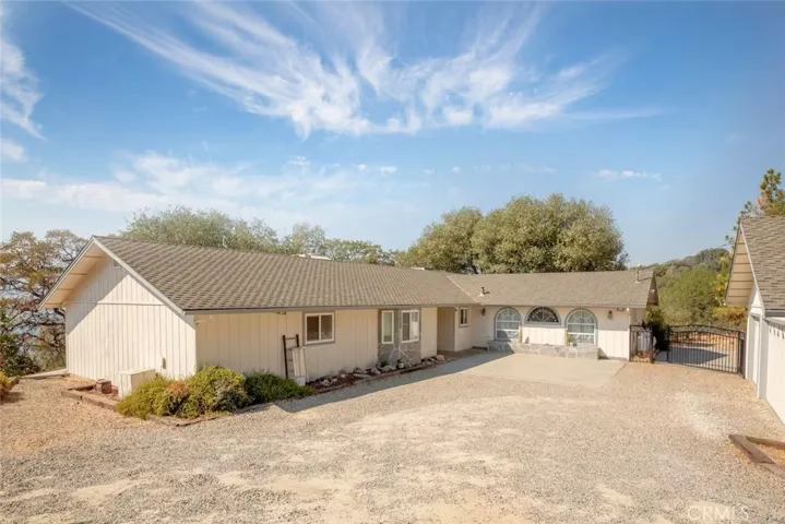 50616 Woodside Lane, Oakhurst, California 93644