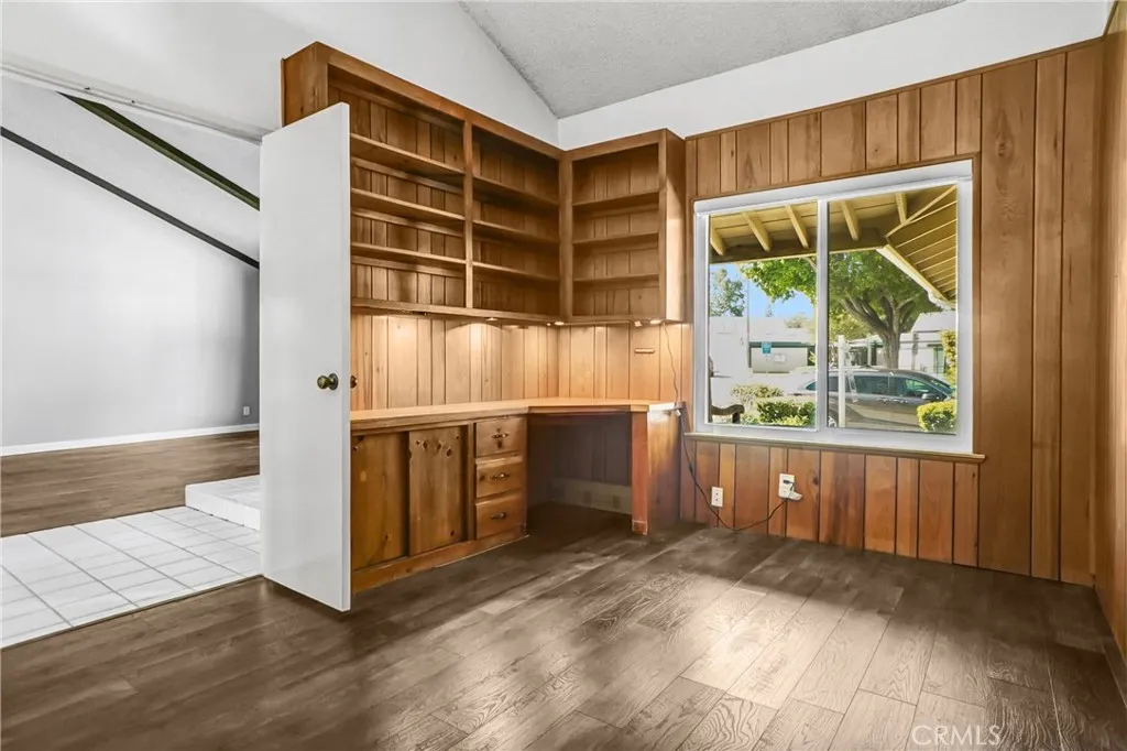 Den/Bedroom