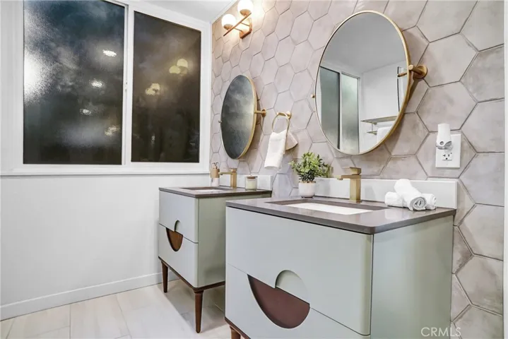 25136 Avenida Rondel, Valencia, California 91355