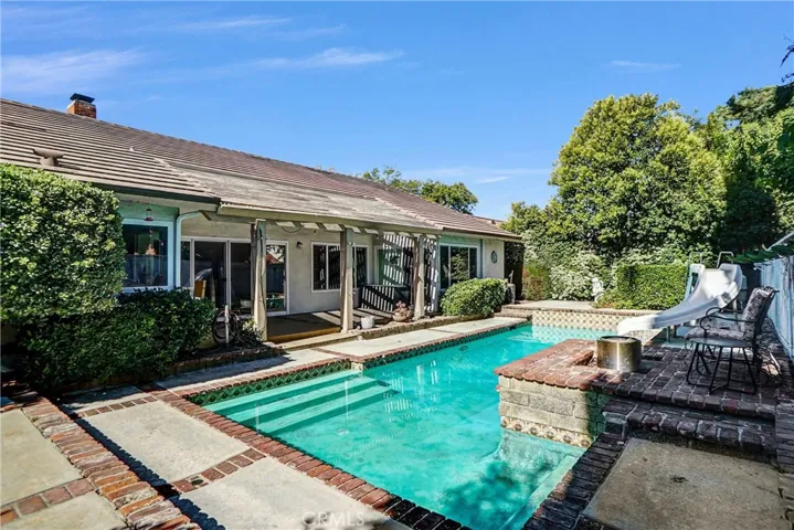 25136 Avenida Rondel, Valencia, California 91355