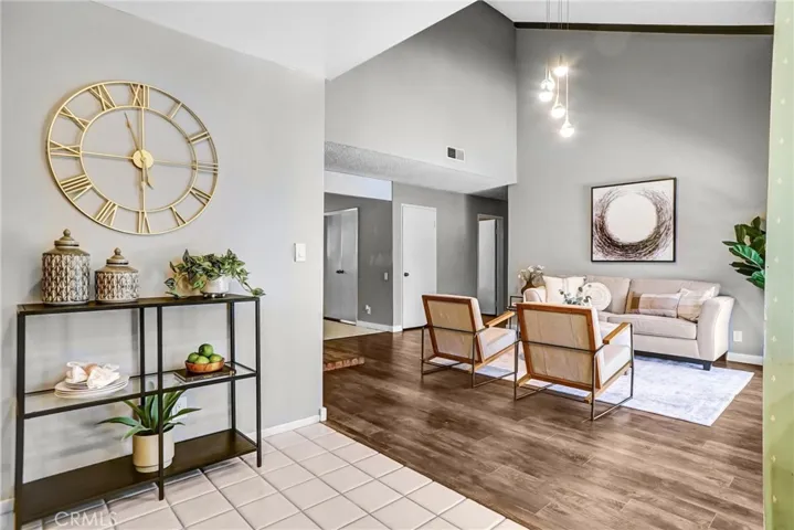 25136 Avenida Rondel, Valencia, California 91355