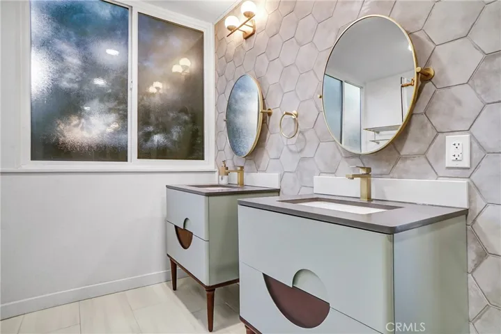 Dual sinks