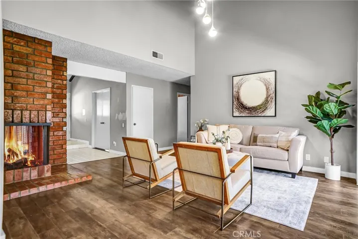25136 Avenida Rondel, Valencia, California 91355