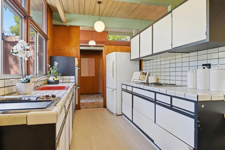 370 Shasta Drive, Palo Alto, California 94306