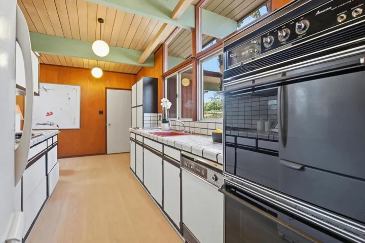 370 Shasta Drive, Palo Alto, California 94306