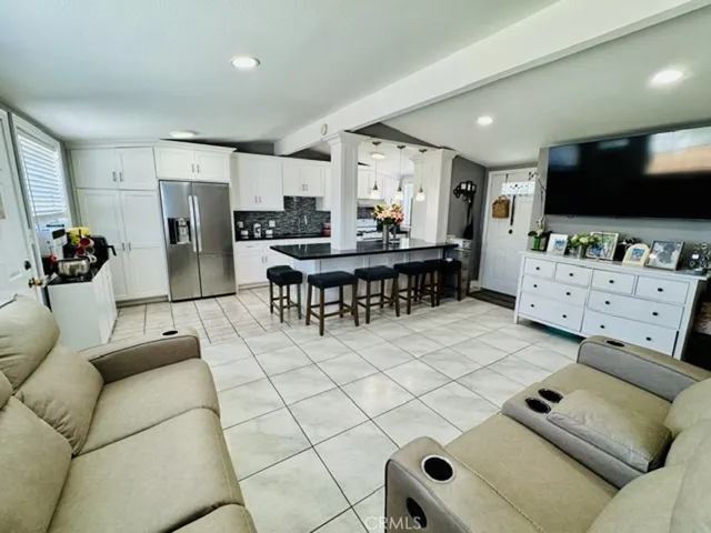 Open concept living into the nice kitchen.