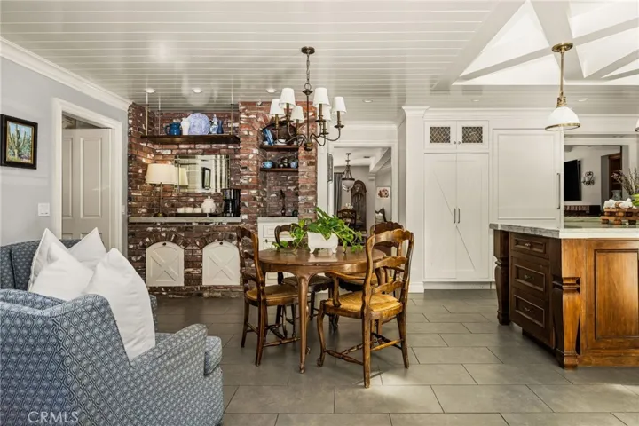 2162 Racquet Hill, North Tustin, California 92705