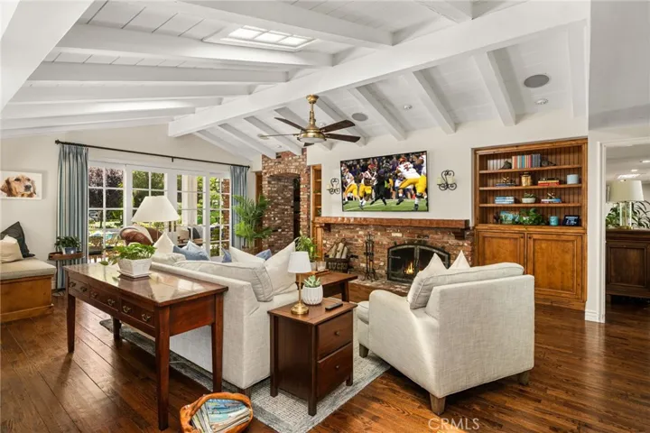 2162 Racquet Hill, North Tustin, California 92705