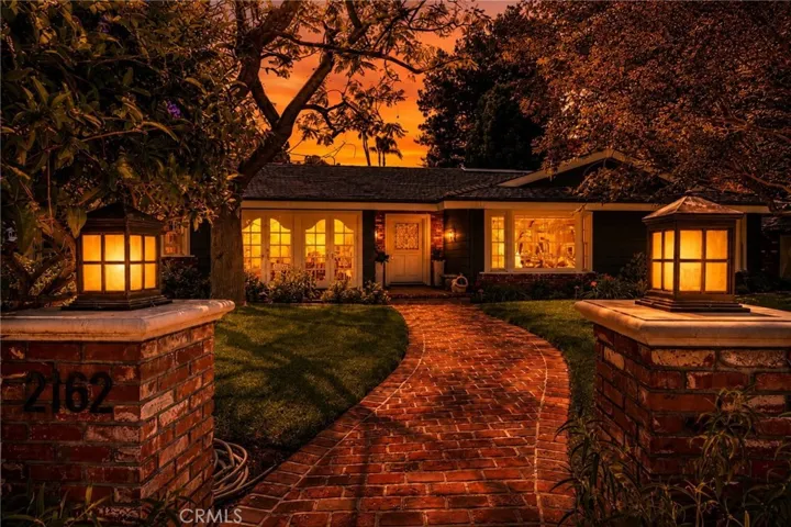 2162 Racquet Hill, North Tustin, California 92705