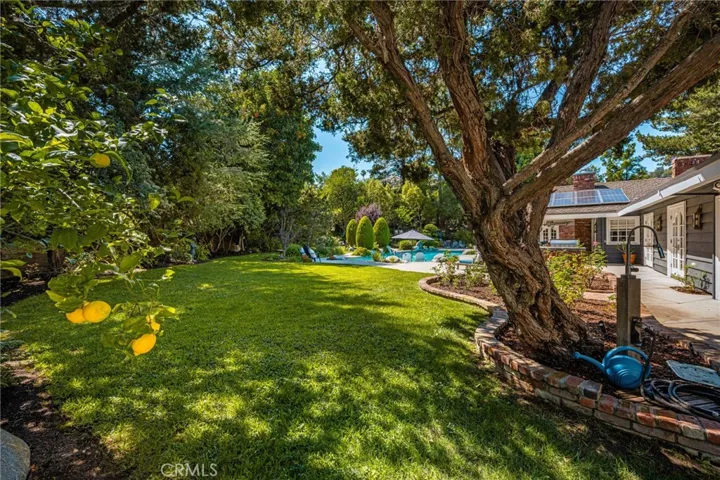 2162 Racquet Hill, North Tustin, California 92705
