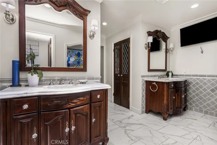 2162 Racquet Hill, North Tustin, California 92705