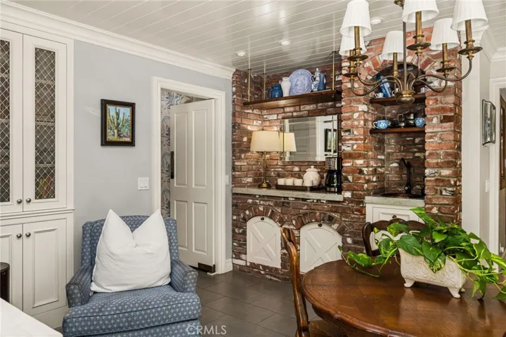 2162 Racquet Hill, North Tustin, California 92705
