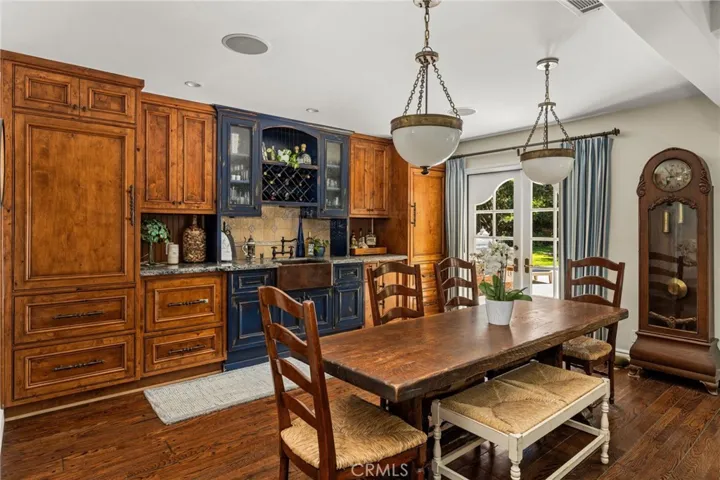 2162 Racquet Hill, North Tustin, California 92705