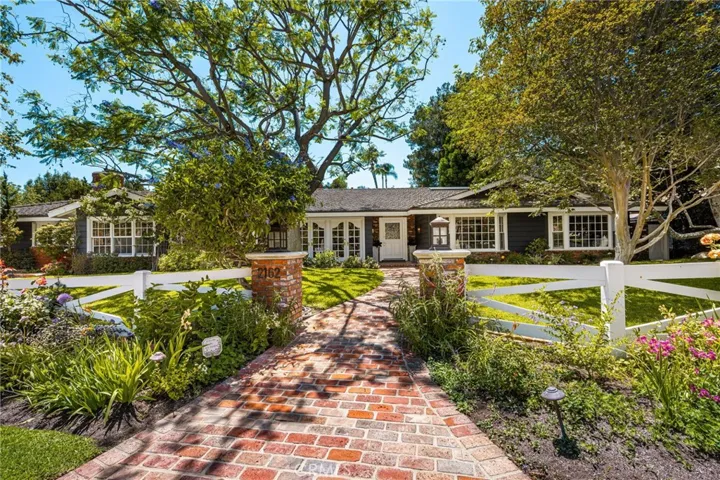 2162 Racquet Hill, North Tustin, California 92705