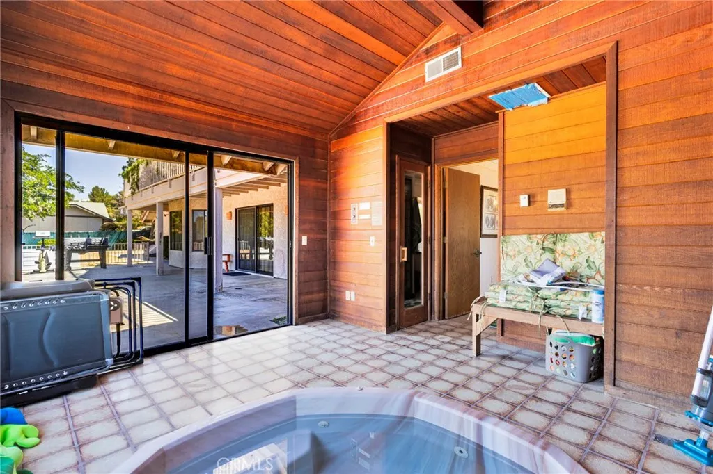Private Spa Room with Hot Rocks Sauna - Connect to Primary Bedroom and Backyard
