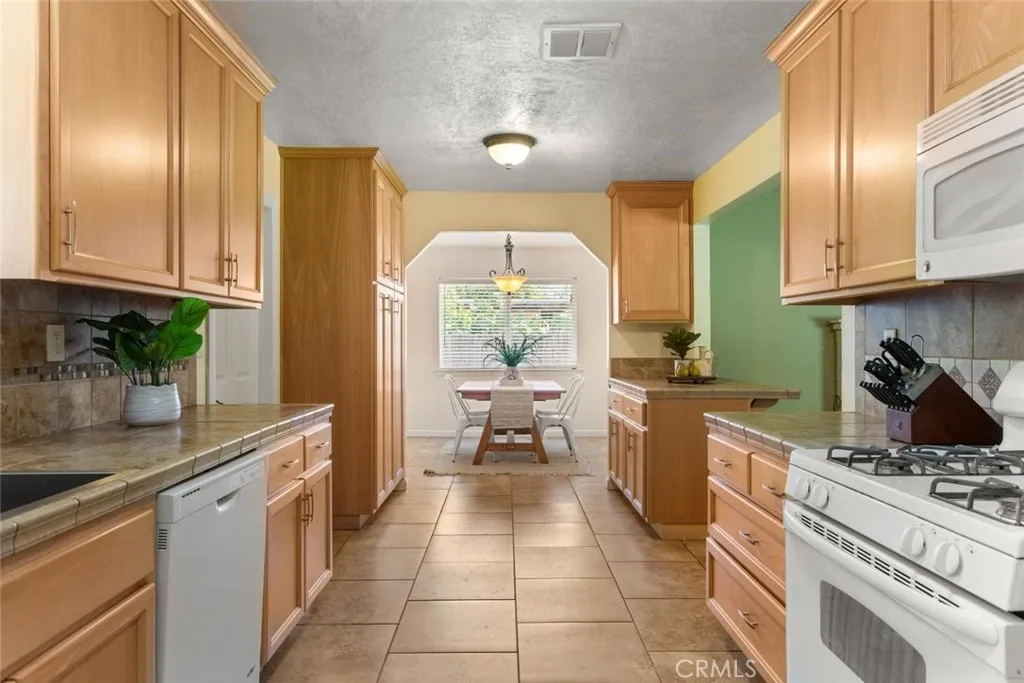 Kitchen with plenty of cabinet space
